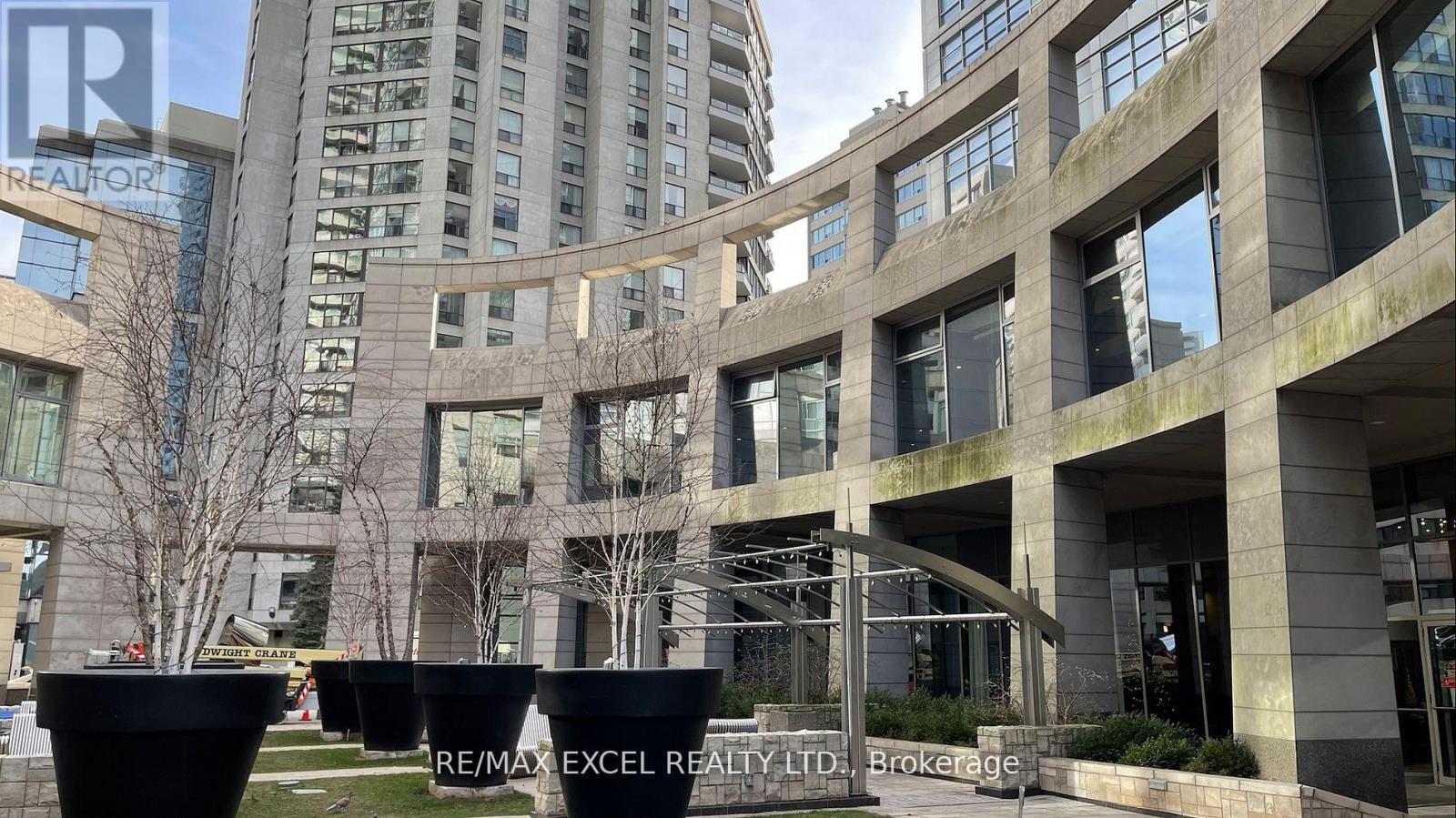 909 - 2181 YONGE STREET, Toronto, Ontario