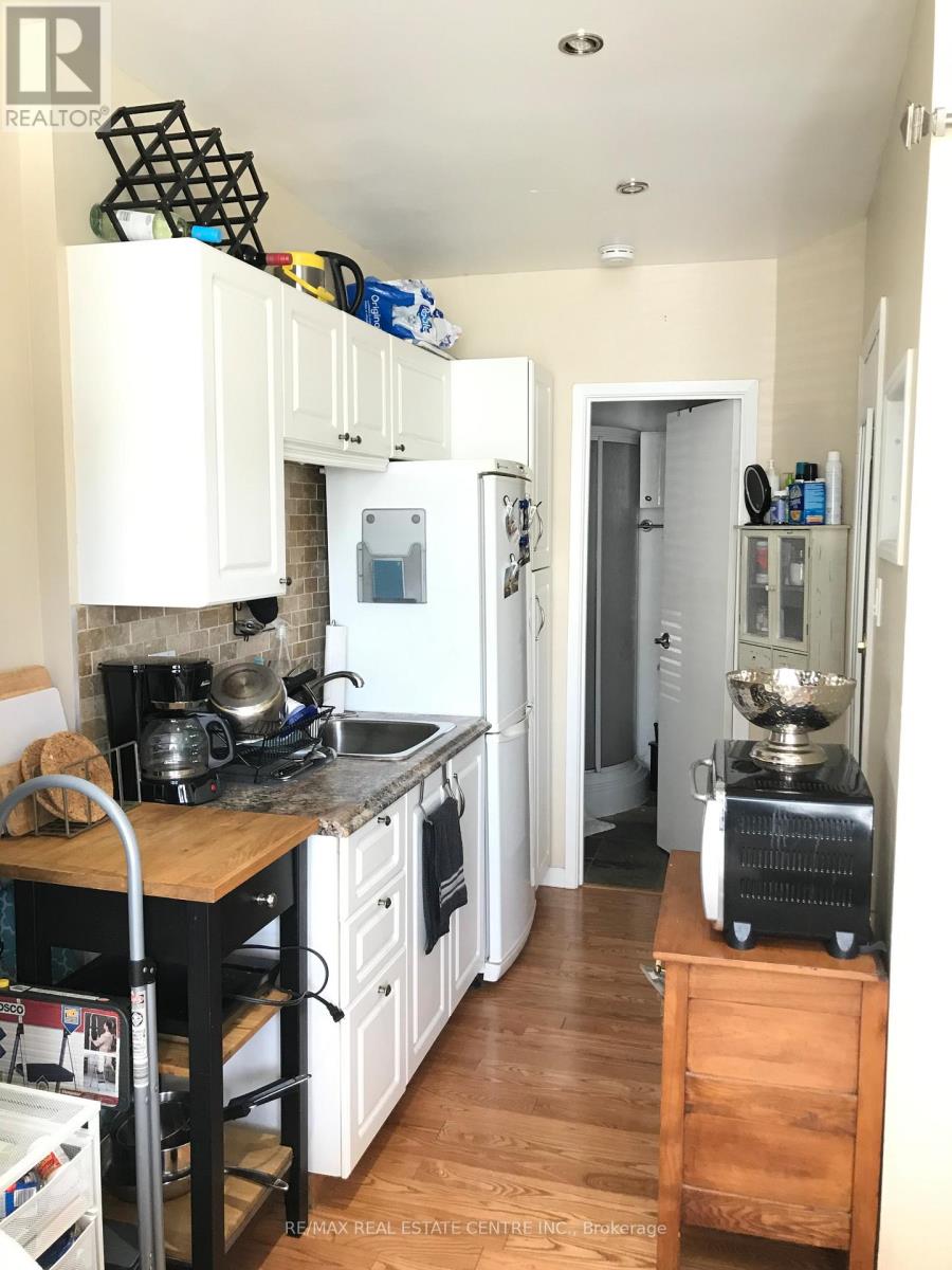 Main Level Studio - 1 Hiawatha Road, Toronto, Ontario  M4L 2X7 - Photo 5 - E12780168