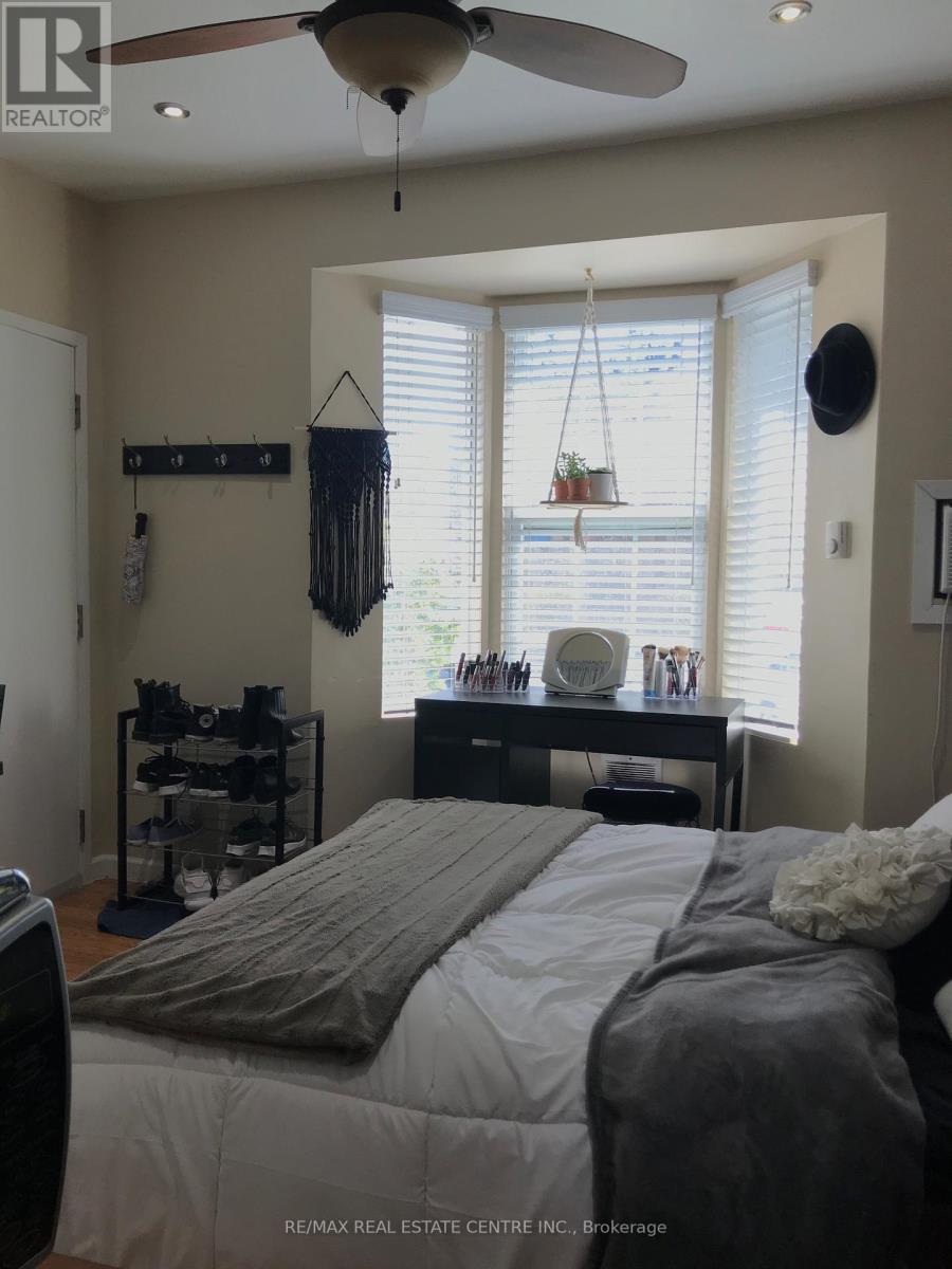 Main Level Studio - 1 Hiawatha Road, Toronto, Ontario  M4L 2X7 - Photo 6 - E12780168