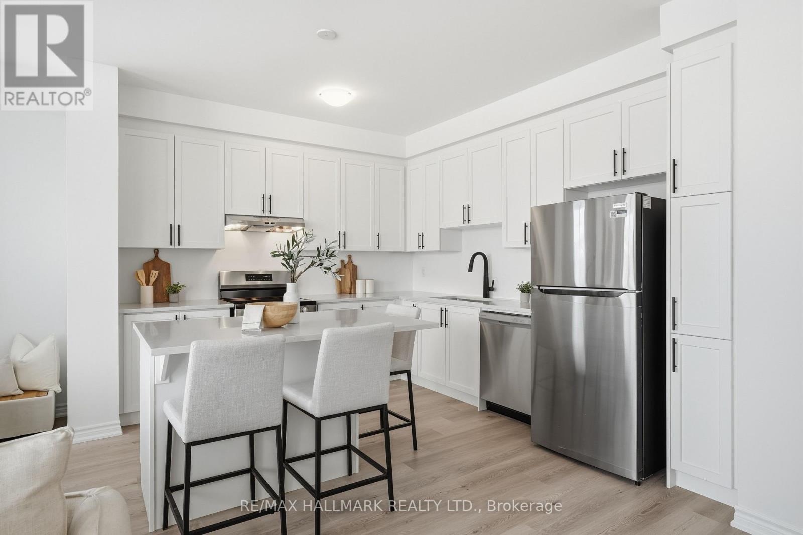 98 Yorkshire Drive E, Barrie, Ontario  L9J 1B4 - Photo 11 - S12780212