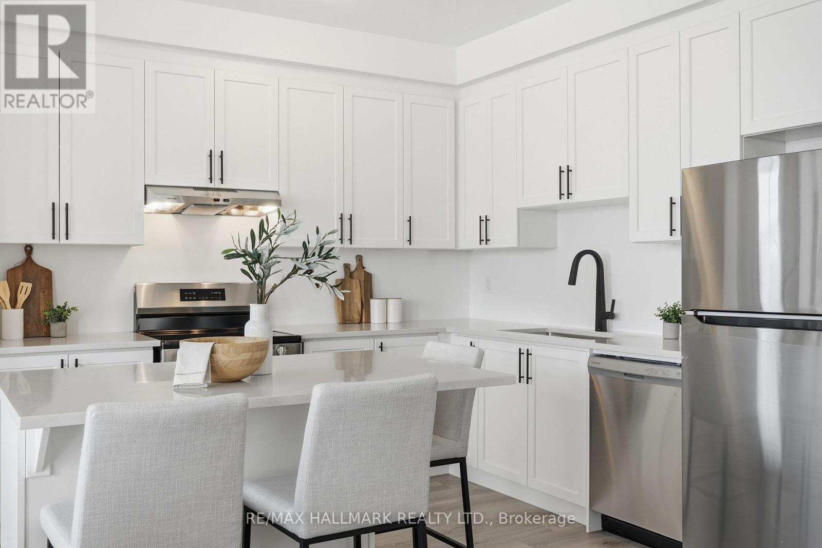 98 Yorkshire Drive E, Barrie, Ontario  L9J 1B4 - Photo 12 - S12780212