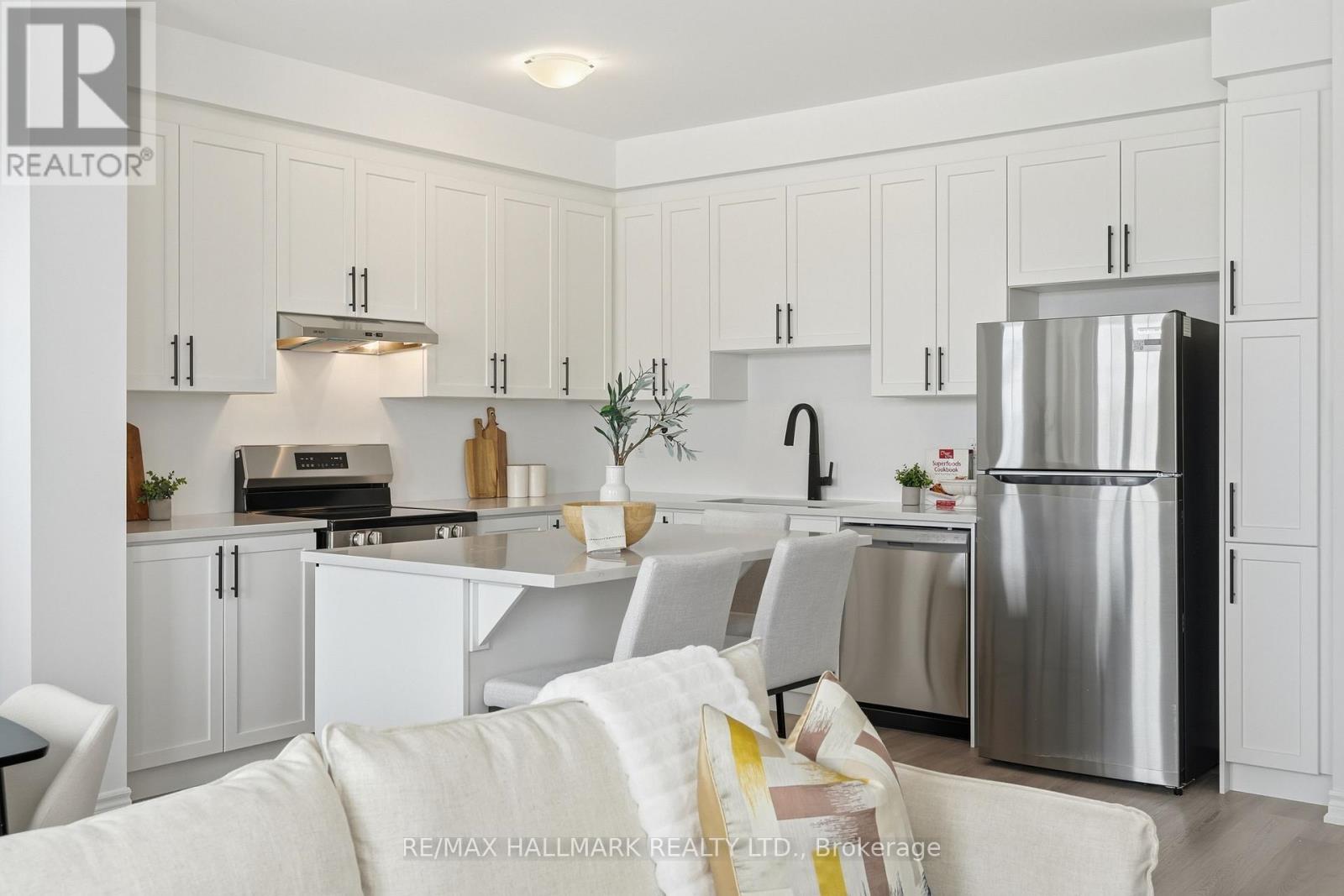 98 Yorkshire Drive E, Barrie, Ontario  L9J 1B4 - Photo 14 - S12780212