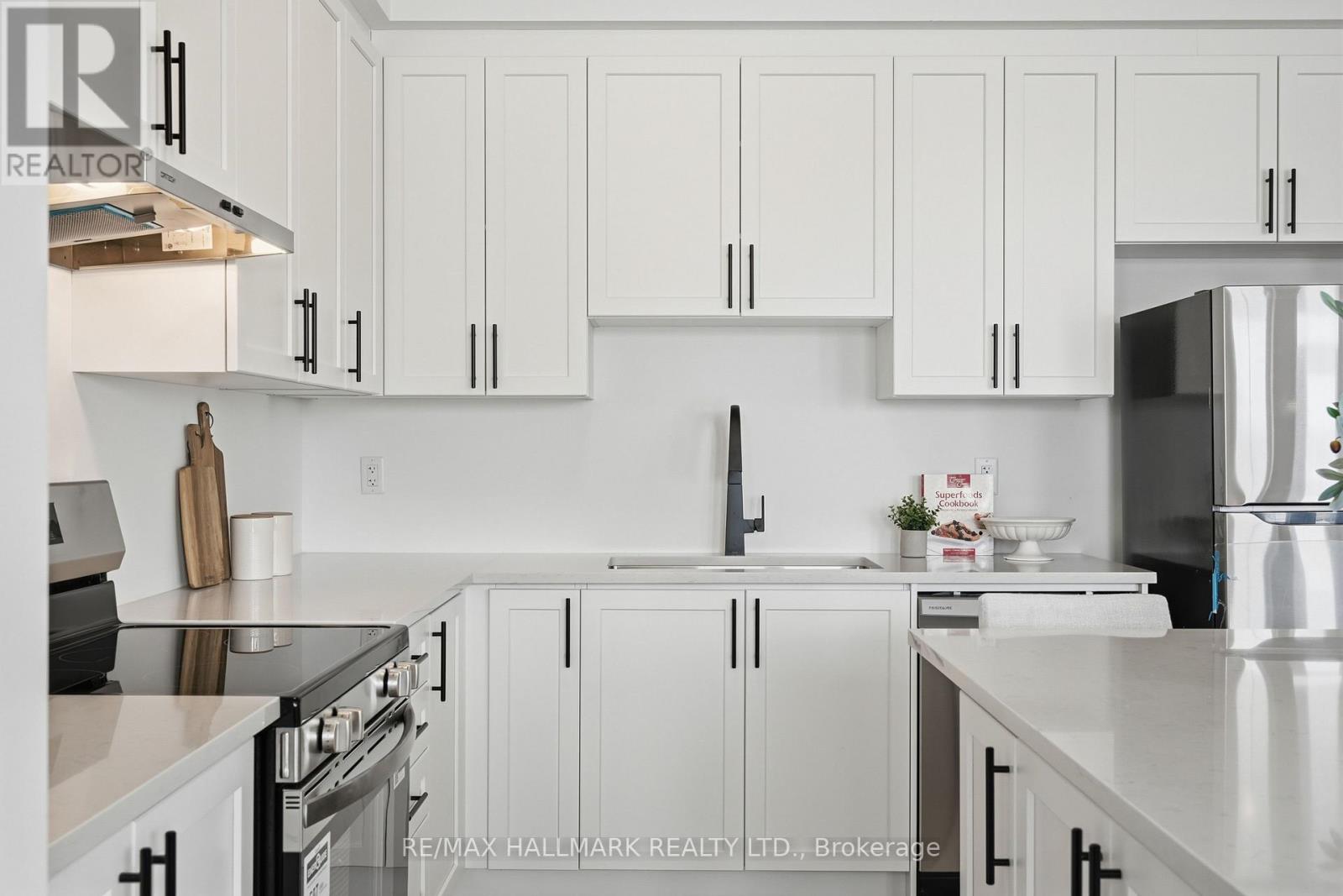 98 Yorkshire Drive E, Barrie, Ontario  L9J 1B4 - Photo 15 - S12780212