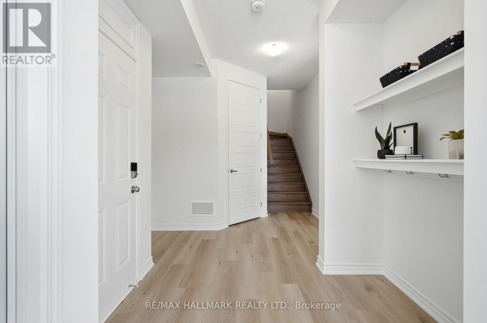 98 Yorkshire Drive E, Barrie, Ontario  L9J 1B4 - Photo 6 - S12780212