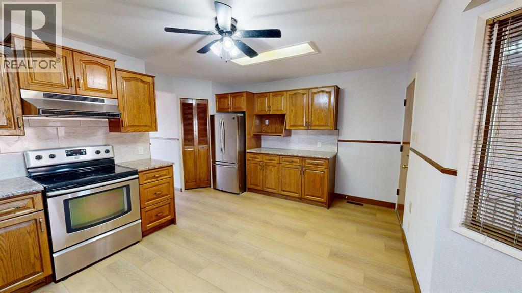 1714 St Andrew Road N, Lethbridge, Alberta  T1H 4L8 - Photo 3 - A2276559