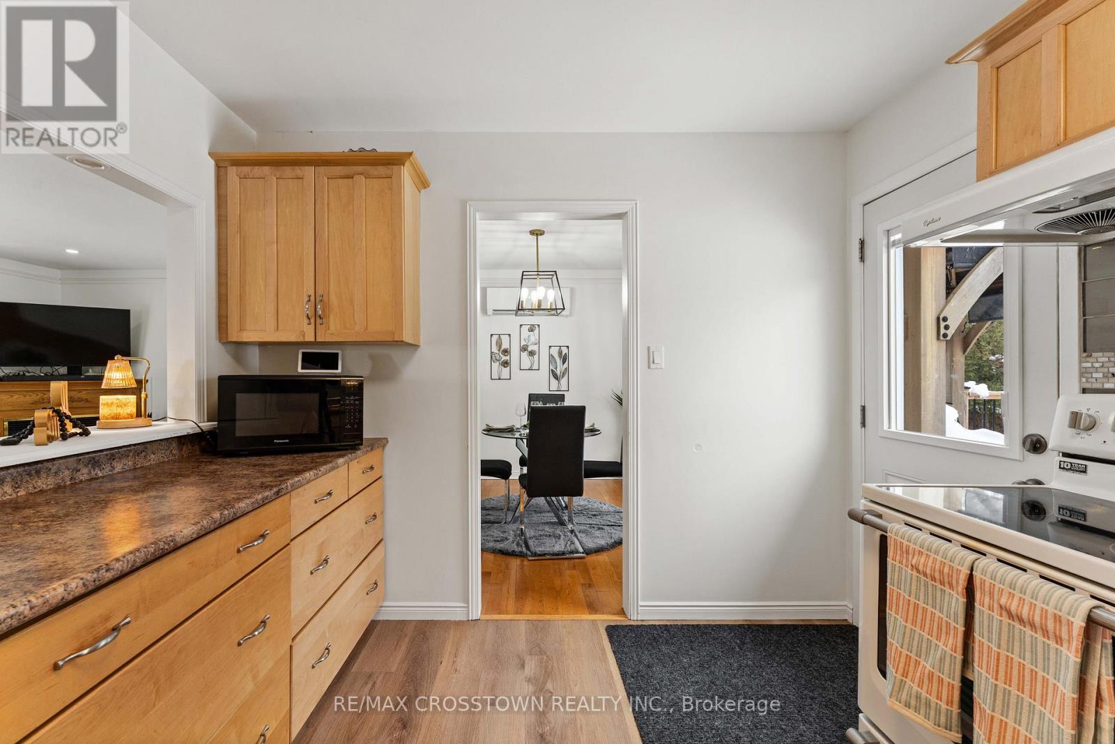 226 Thornton Avenue, Essa, Ontario  L0L 2N0 - Photo 7 - N12779886