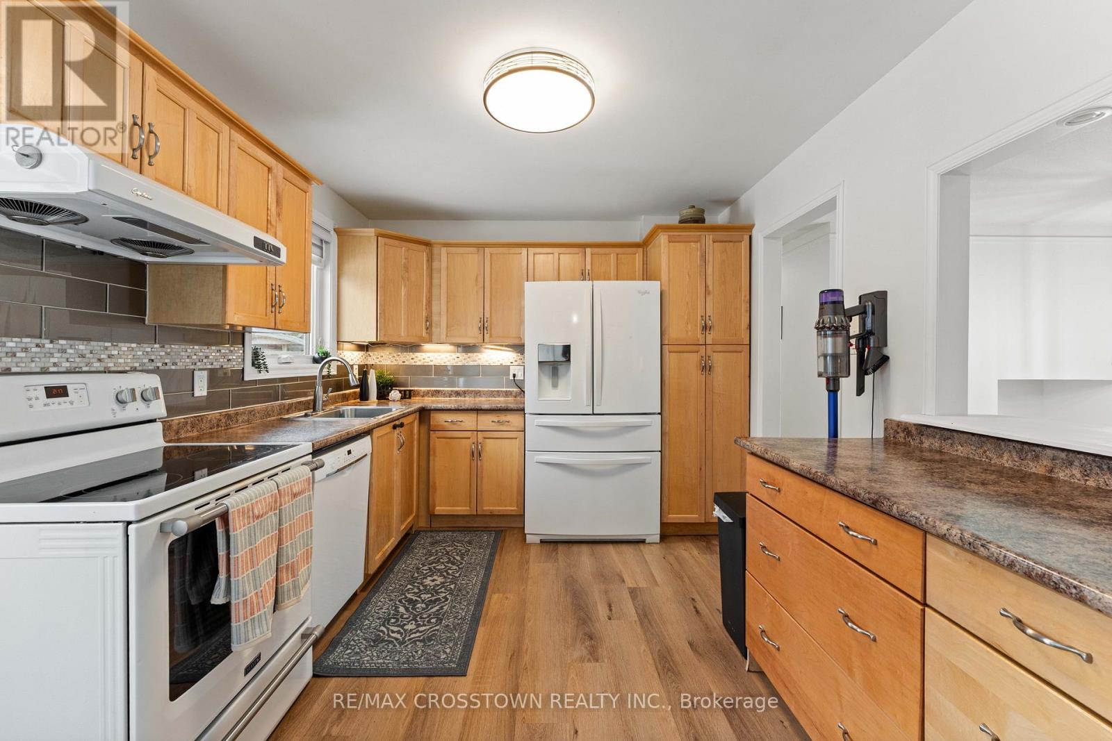 226 Thornton Avenue, Essa, Ontario  L0L 2N0 - Photo 8 - N12779886