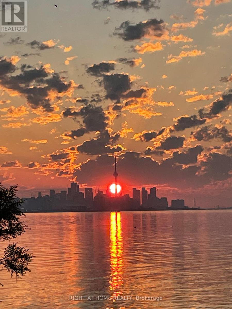 2673 Lake Shore Boulevard W, Toronto, Ontario  M8V 1G6 - Photo 6 - W12780100