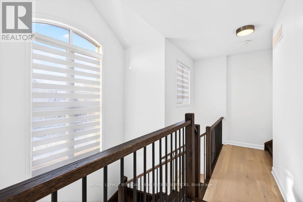 1404 Lynx Gardens, Oakville, Ontario  L6H 3W8 - Photo 26 - W12780162