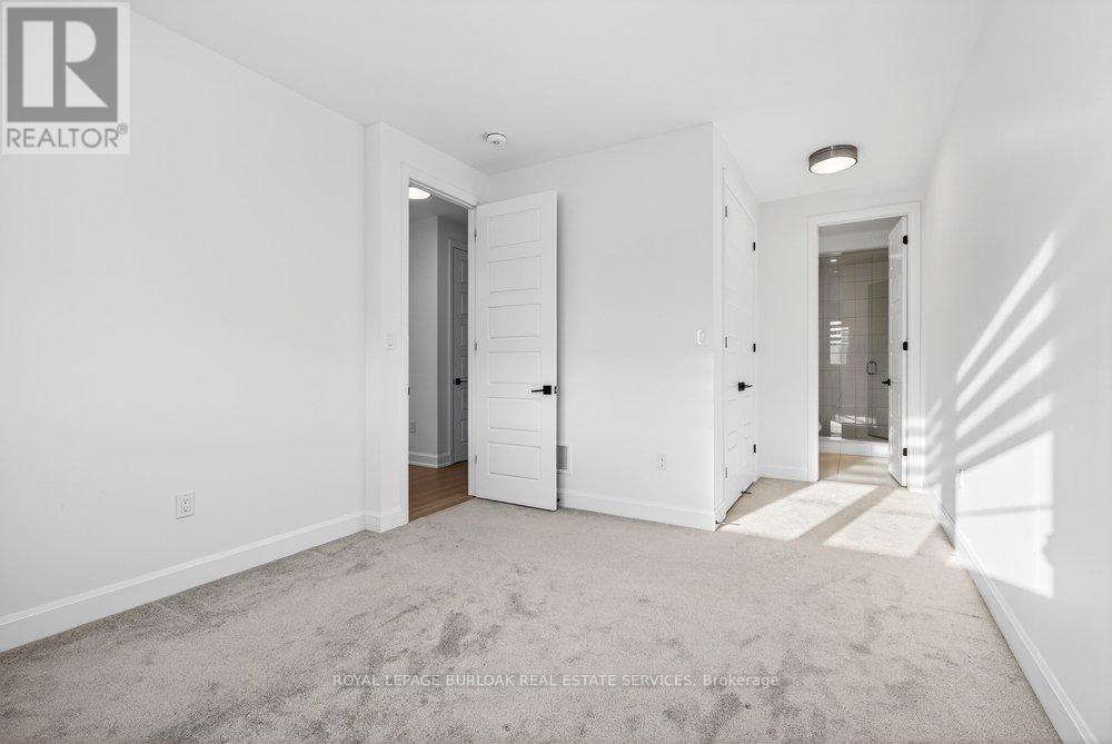 1404 Lynx Gardens, Oakville, Ontario  L6H 3W8 - Photo 32 - W12780162