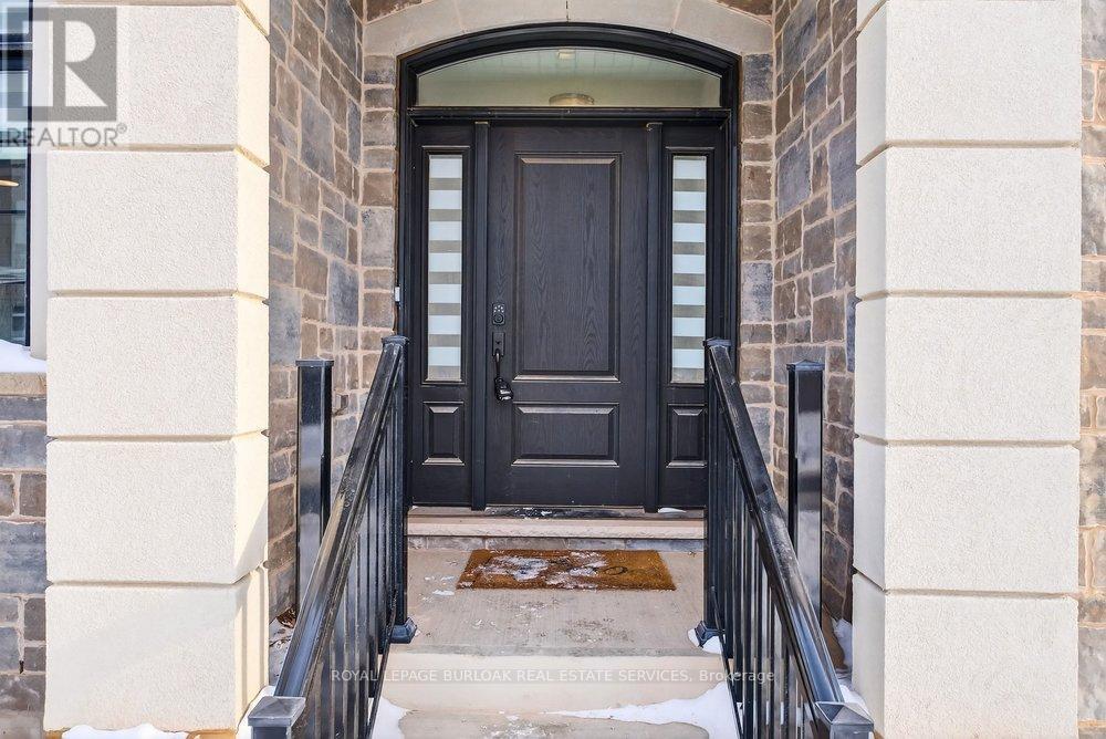 1404 Lynx Gardens, Oakville, Ontario  L6H 3W8 - Photo 4 - W12780162