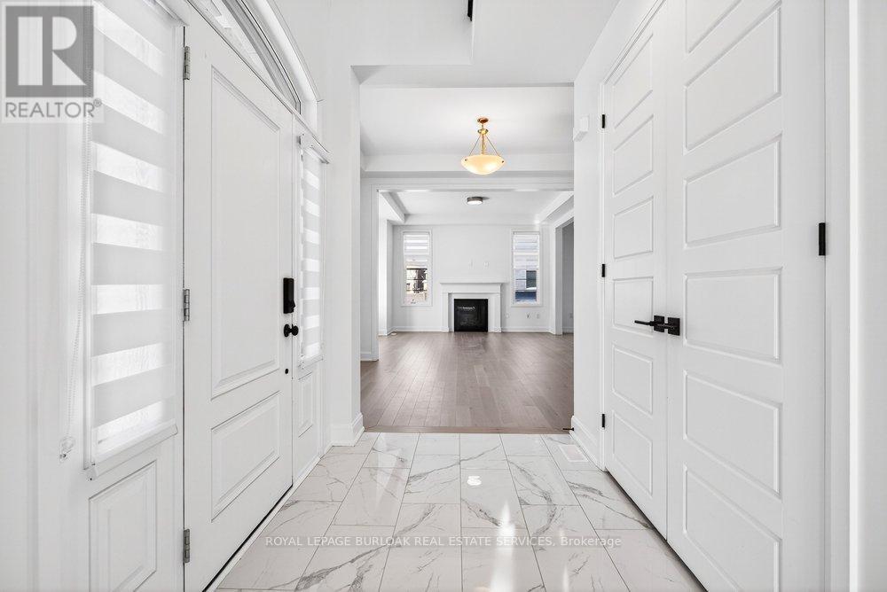 1404 Lynx Gardens, Oakville, Ontario  L6H 3W8 - Photo 6 - W12780162