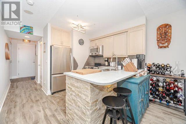 506 - 2121 Lake Shore Boulevard W, Toronto, Ontario  M8V 4E9 - Photo 8 - W12780202