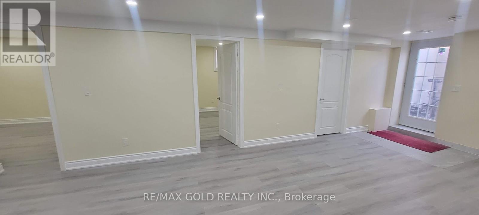 34 Argyle Crescent, Brampton, Ontario  L6T 1N1 - Photo 6 - W12780252