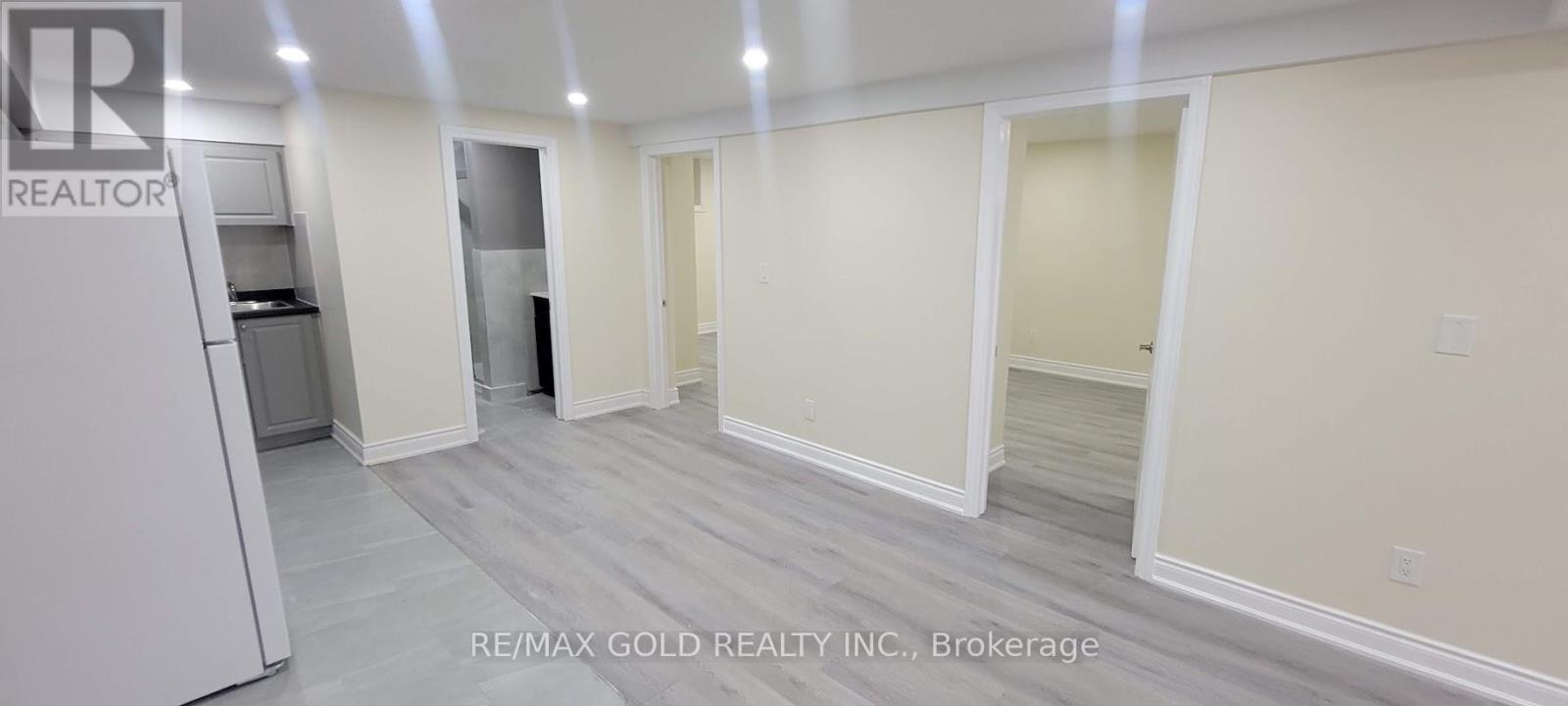 34 Argyle Crescent, Brampton, Ontario  L6T 1N1 - Photo 7 - W12780252