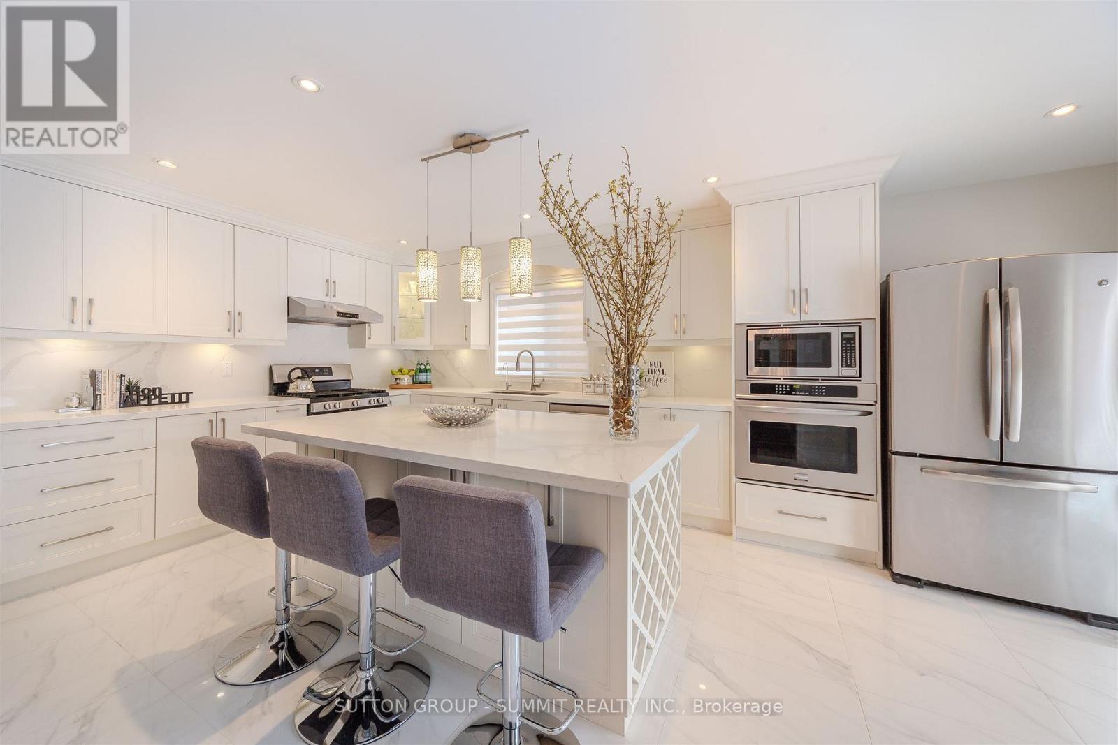 1104 Ambercroft Lane, Oakville, Ontario  L6M 1Z2 - Photo 14 - W12780256