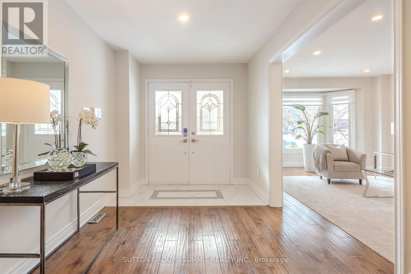 1104 Ambercroft Lane, Oakville, Ontario  L6M 1Z2 - Photo 4 - W12780256