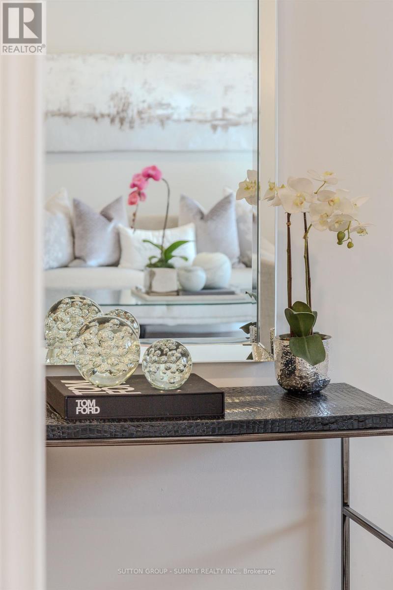 1104 Ambercroft Lane, Oakville, Ontario  L6M 1Z2 - Photo 6 - W12780256