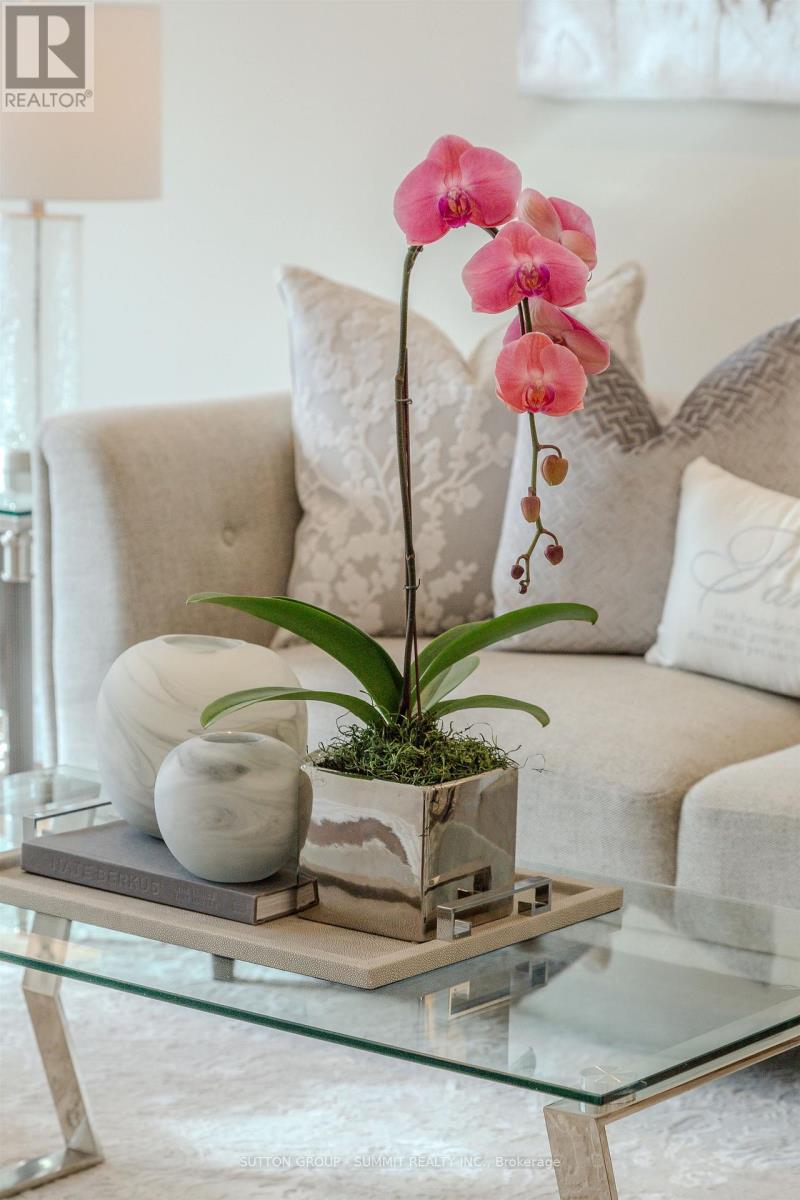 1104 Ambercroft Lane, Oakville, Ontario  L6M 1Z2 - Photo 9 - W12780256