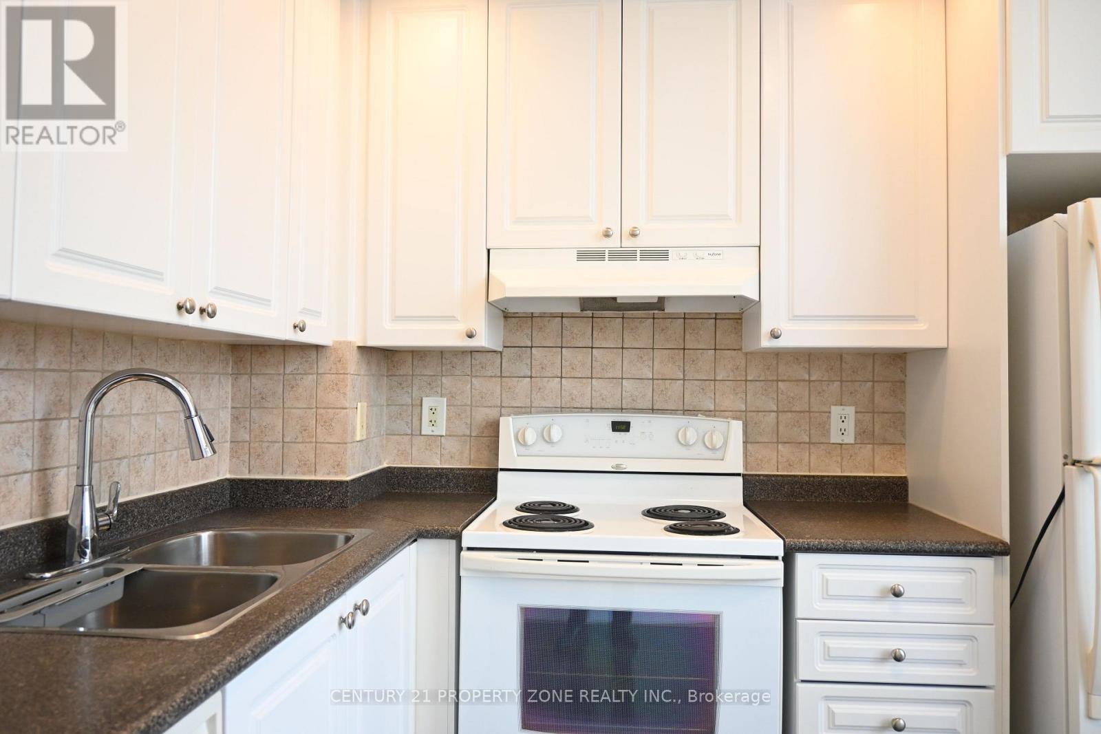 320 - 5233 Dundas Street W, Toronto, Ontario  M9B 6M1 - Photo 11 - W12682758