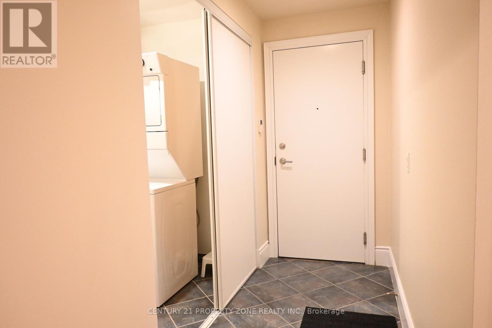 320 - 5233 Dundas Street W, Toronto, Ontario  M9B 6M1 - Photo 3 - W12682758