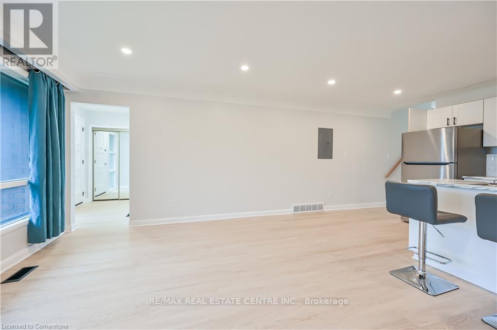 Upper - 738 Mohawk Road E, Hamilton, Ontario  L8T 2R1 - Photo 11 - X12780206