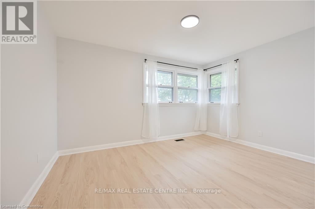 Upper - 738 Mohawk Road E, Hamilton, Ontario  L8T 2R1 - Photo 17 - X12780206