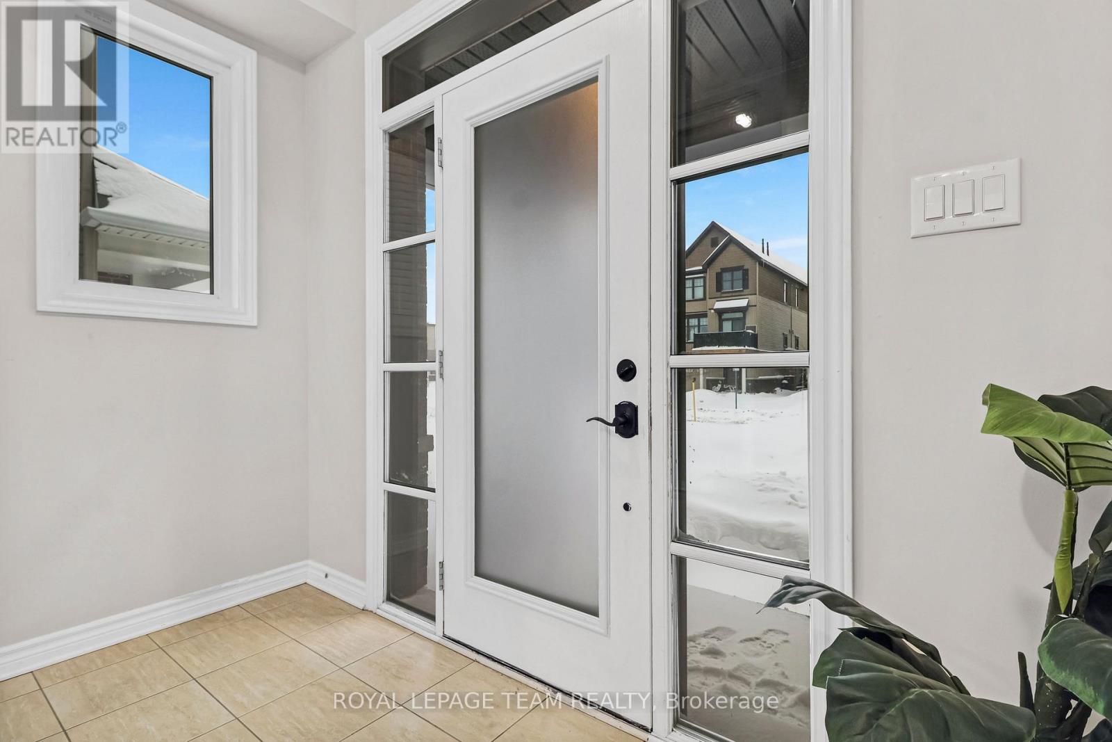 918 Kilbirnie Drive, Ottawa, Ontario  K2J 6G2 - Photo 2 - X12780406