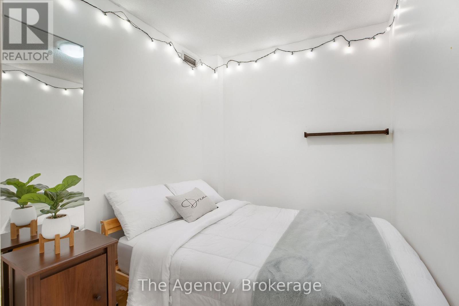 210 - 76 Shuter Street, Toronto, Ontario  M5B 1B4 - Photo 6 - C12780330