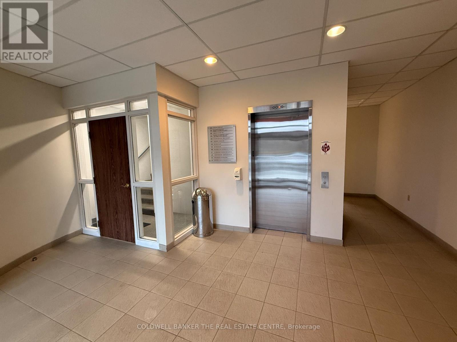 Ll5 - 390 Davis Drive, Newmarket, Ontario  L3Y 7T8 - Photo 4 - N12694564