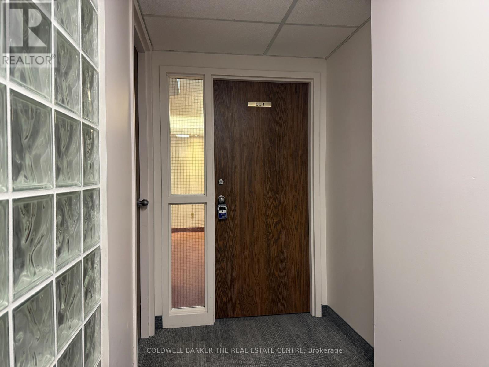 Ll5 - 390 Davis Drive, Newmarket, Ontario  L3Y 7T8 - Photo 5 - N12694564