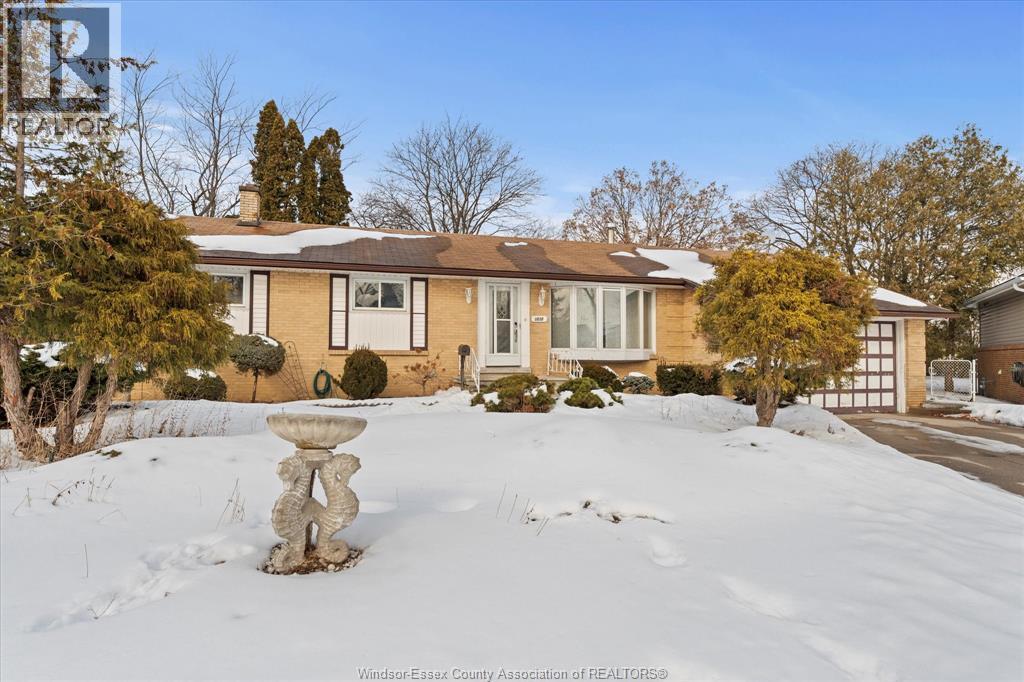 1630 Cherrylawn Crescent, Windsor, Ontario  N9E 1P5 - Photo 3 - 26003078