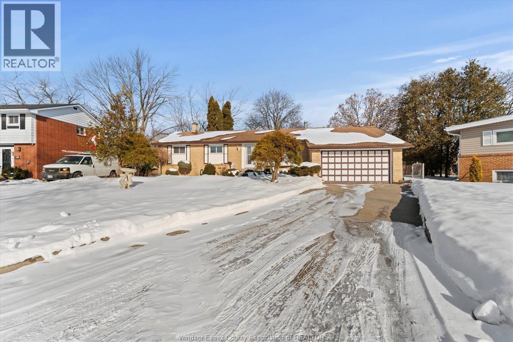 1630 Cherrylawn Crescent, Windsor, Ontario  N9E 1P5 - Photo 4 - 26003078