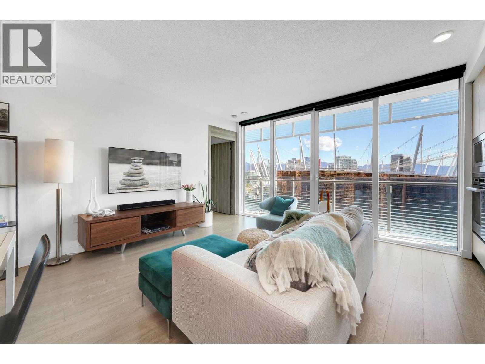 2006 89 NELSON STREET, Vancouver, British Columbia