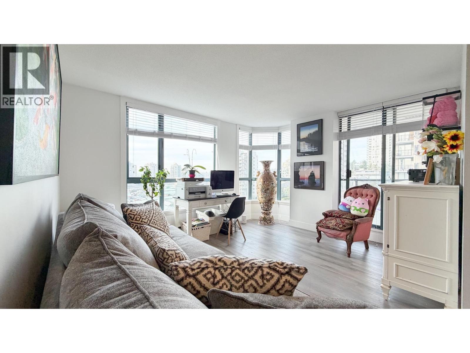 807 838 Agnes Street, New Westminster, British Columbia  V3M 6R3 - Photo 3 - R3088981