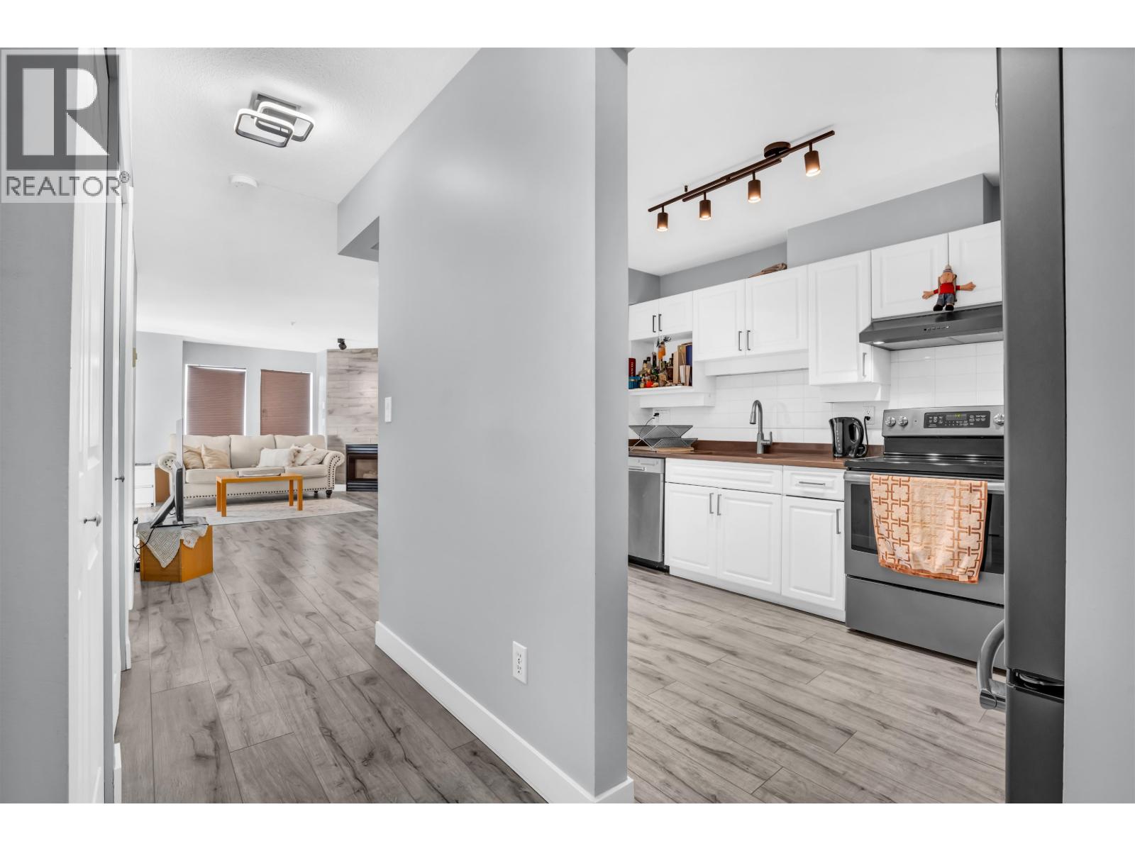 301 1655 Grant Avenue, Port Coquitlam, British Columbia  V3B 7V1 - Photo 3 - R3089006