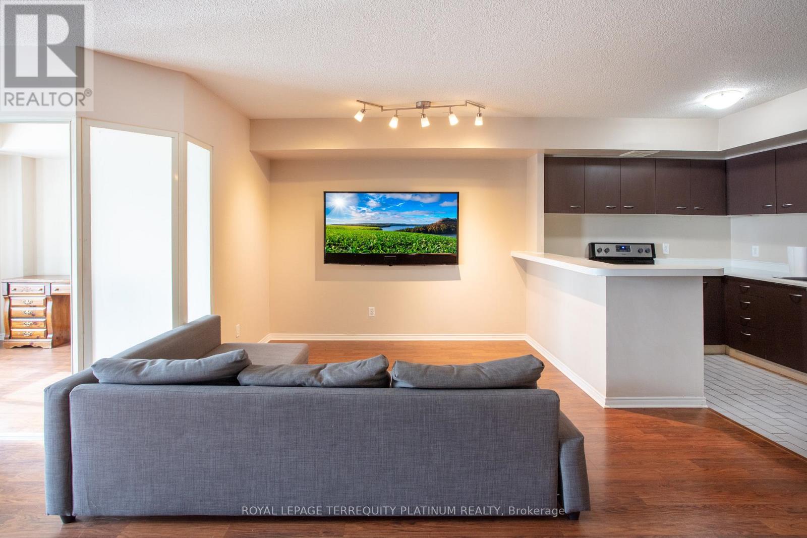 1421 - 25 The Esplanade, Toronto, Ontario  M5E 1W5 - Photo 3 - C12780380