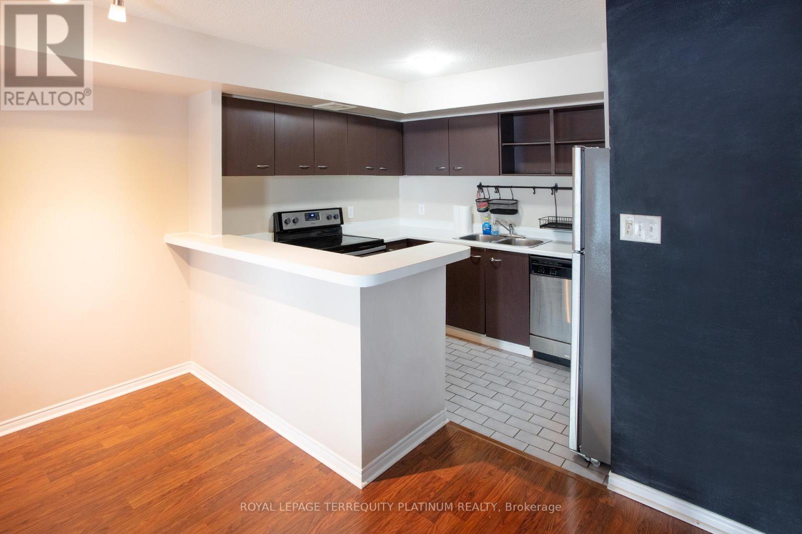 1421 - 25 The Esplanade, Toronto, Ontario  M5E 1W5 - Photo 4 - C12780380