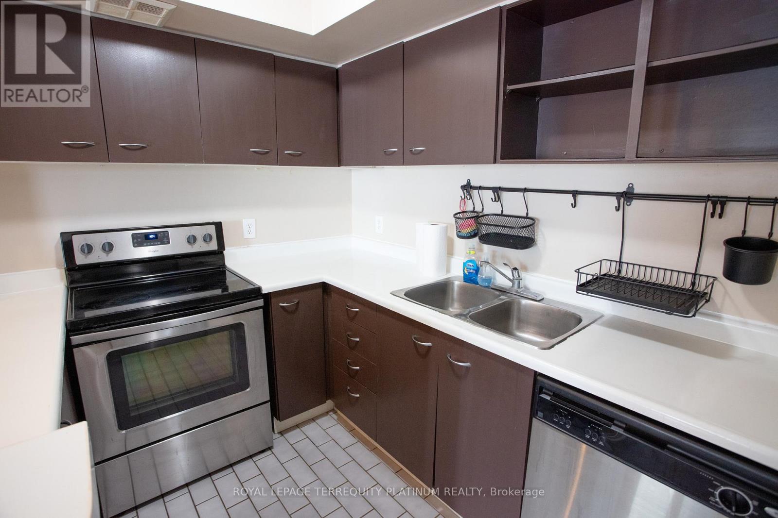 1421 - 25 The Esplanade, Toronto, Ontario  M5E 1W5 - Photo 5 - C12780380