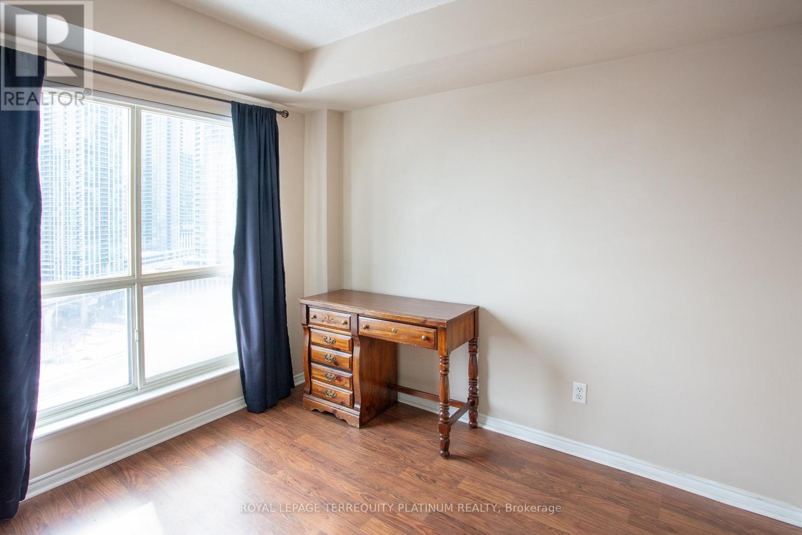 1421 - 25 The Esplanade, Toronto, Ontario  M5E 1W5 - Photo 8 - C12780380