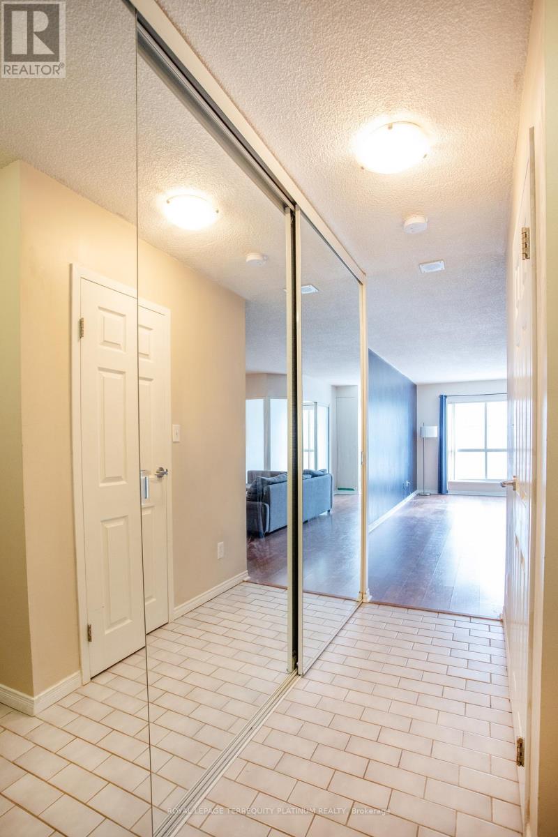 1421 - 25 The Esplanade, Toronto, Ontario  M5E 1W5 - Photo 9 - C12780380