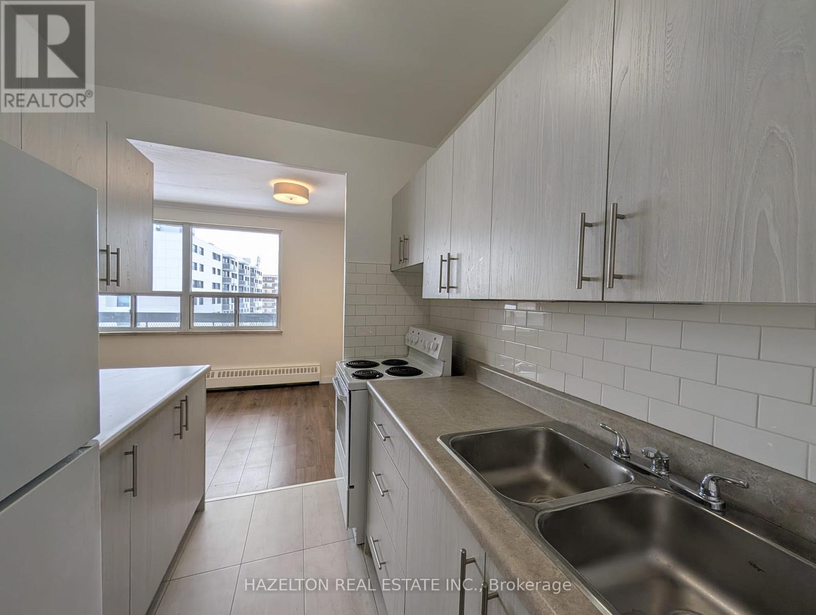 512 - 57 PARKWOODS VILLAGE DRIVE, Toronto, Ontario