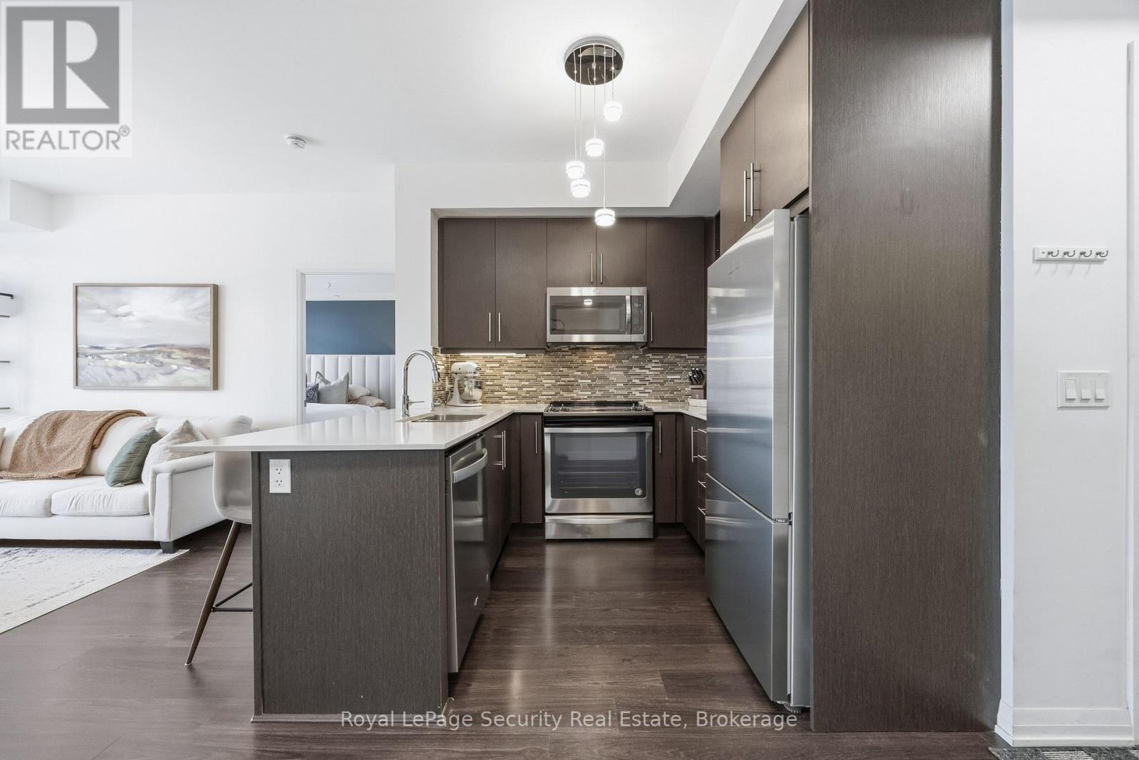 1409 - 65 Oneida Crescent, Richmond Hill, Ontario  L4B 0G9 - Photo 5 - N12780298