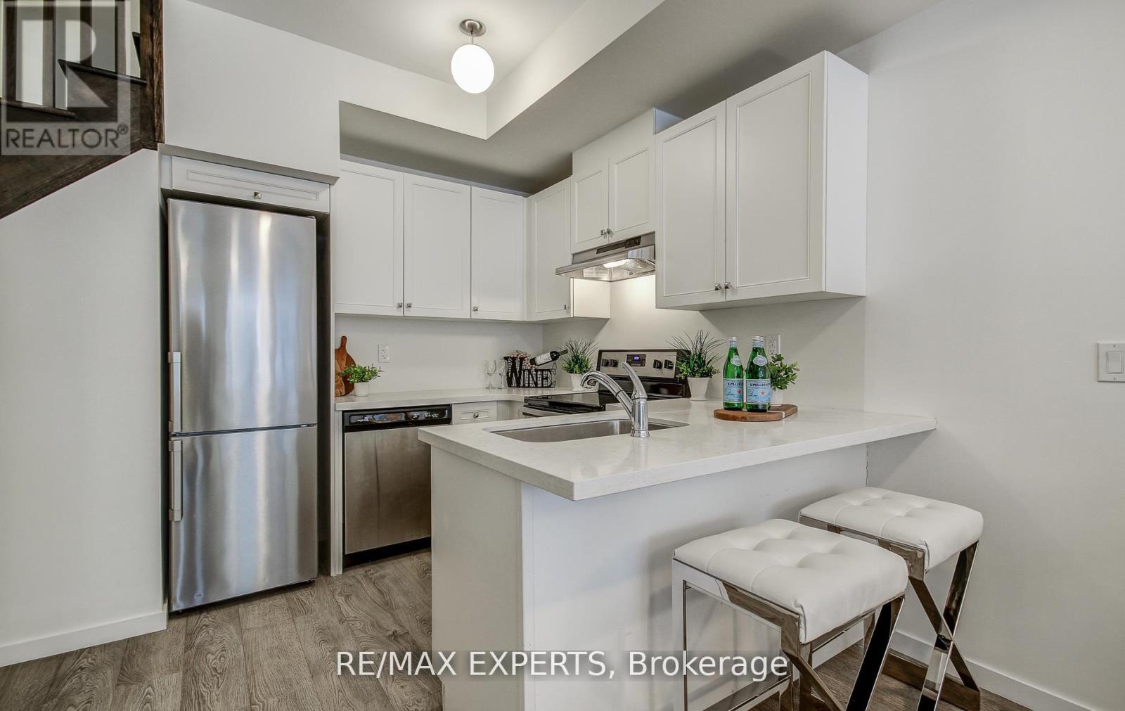 61 - 300 Alex Gardner Circle, Aurora, Ontario  L4G 1N4 - Photo 11 - N12780374