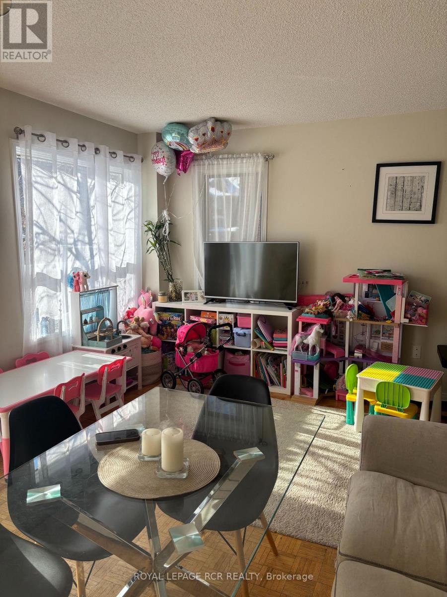 39 Tania Crescent, Vaughan, Ontario  L6A 2M8 - Photo 11 - N12780388