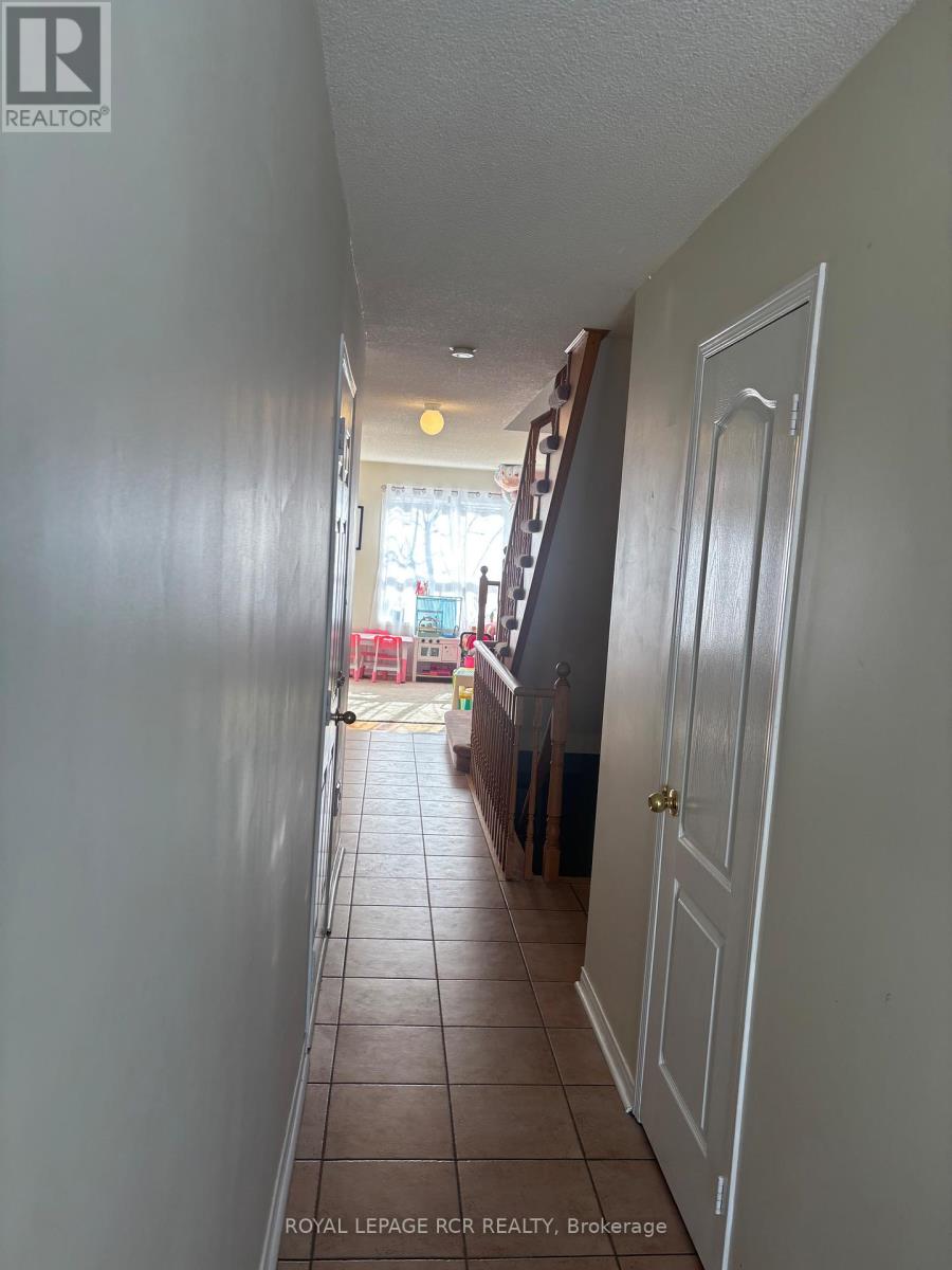 39 Tania Crescent, Vaughan, Ontario  L6A 2M8 - Photo 2 - N12780388