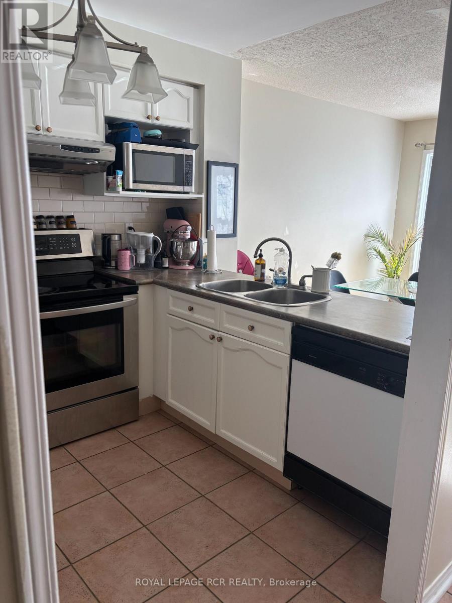 39 Tania Crescent, Vaughan, Ontario  L6A 2M8 - Photo 4 - N12780388