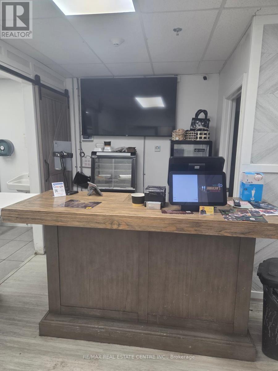 9 John Street, Hamilton (Beasley), Ontario  L8R 1H1 - Photo 3 - X12780092