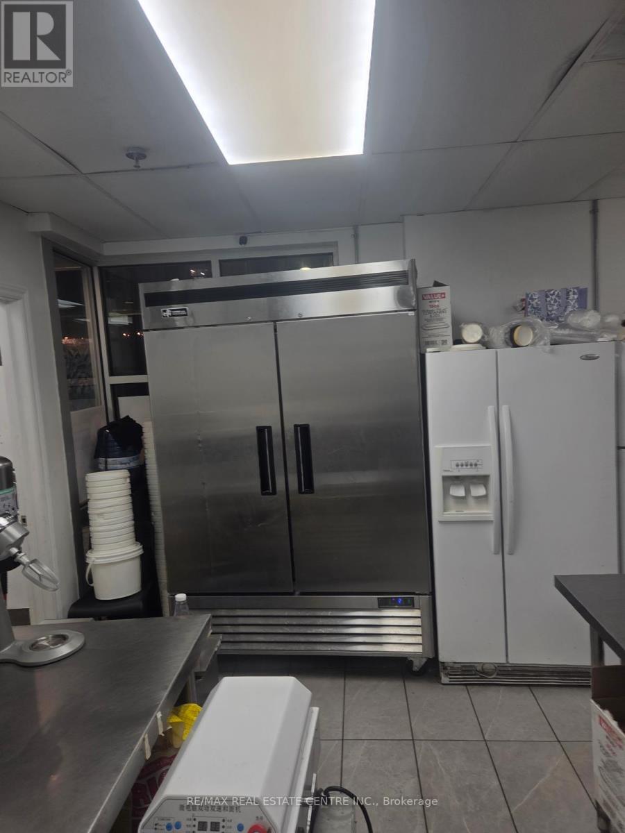 9 John Street, Hamilton (Beasley), Ontario  L8R 1H1 - Photo 4 - X12780092