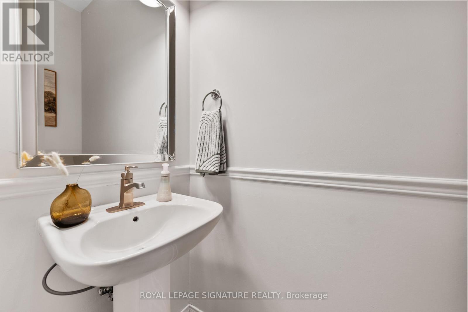 6 Renfrew Lane, Halton Hills, Ontario  L7G 0H1 - Photo 11 - W12780310